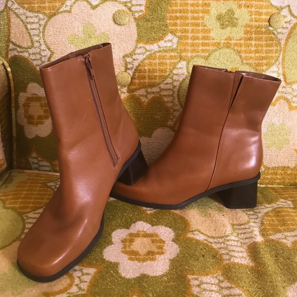 Leather upper naturalizer square toe boots